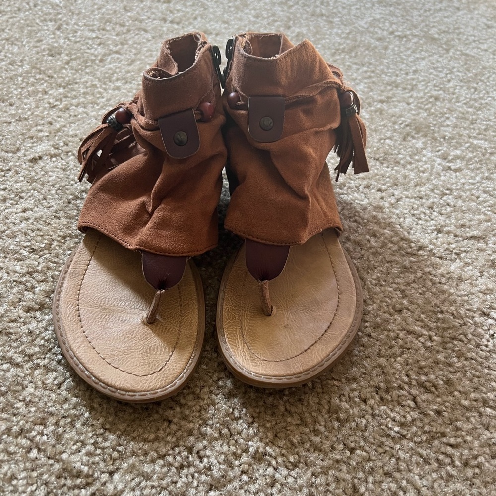 Blowfish brown suede, side zip